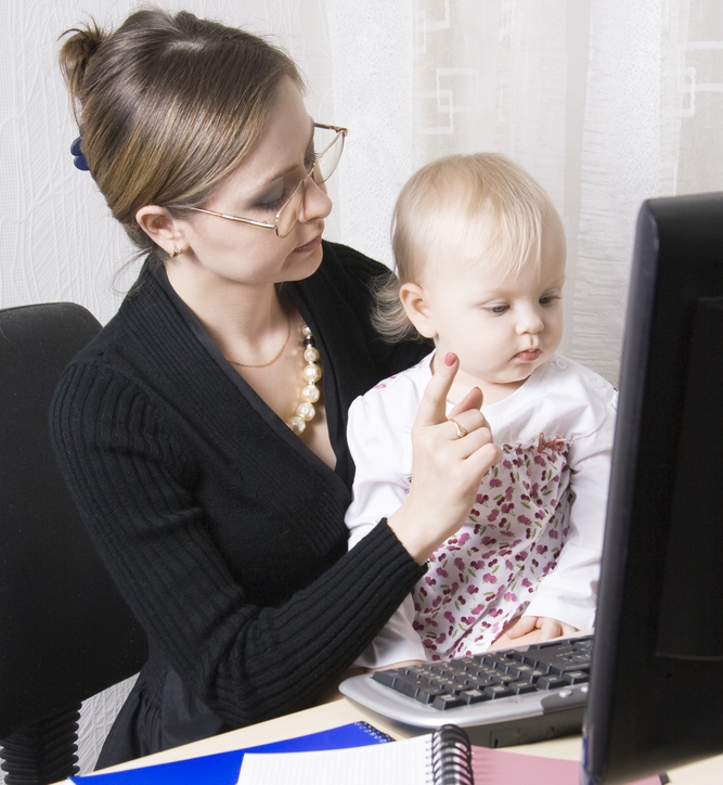 ¿La maternidad frena tu crecimiento profesional? | Blog - UTEL