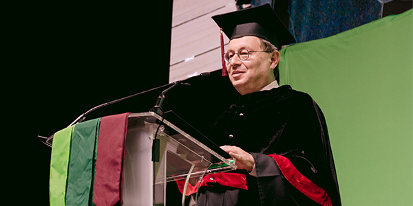 Rector-en-la-Magna-graduacion-Utel-CDMX