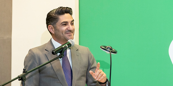 padrino-de-generacion-ceremonia-de-graduacion-Ecuador-2025