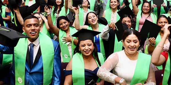 Diario-El-Universo-ceremonia-de-graduacion-Ecuador-2025